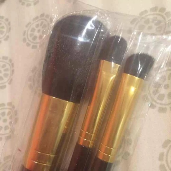 Elizabeth Arden Make Up Brushes - Picture 1 of 4