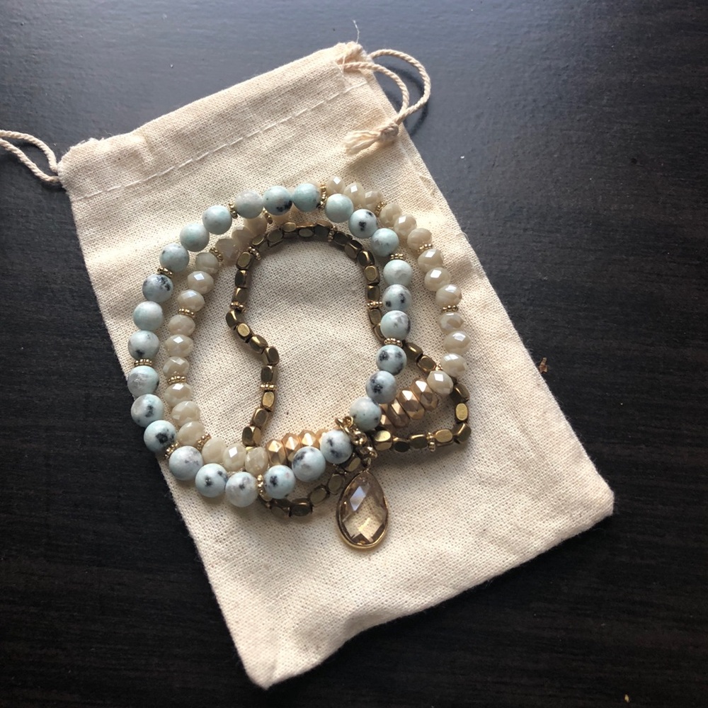 Multi-strand stone bracelet