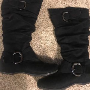 Women’s black boots
