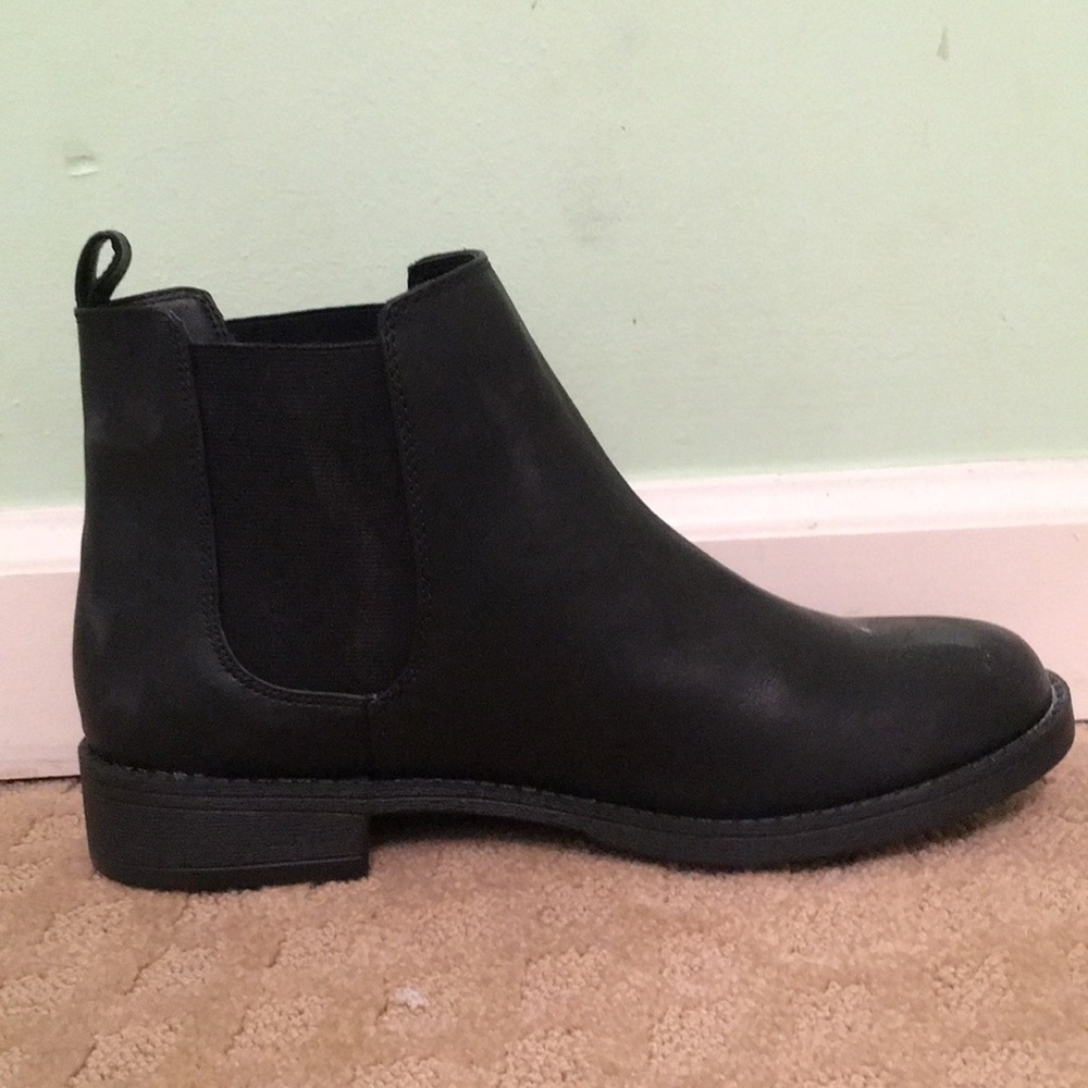 Black Chelsea boots