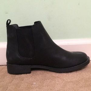 Black Chelsea boots