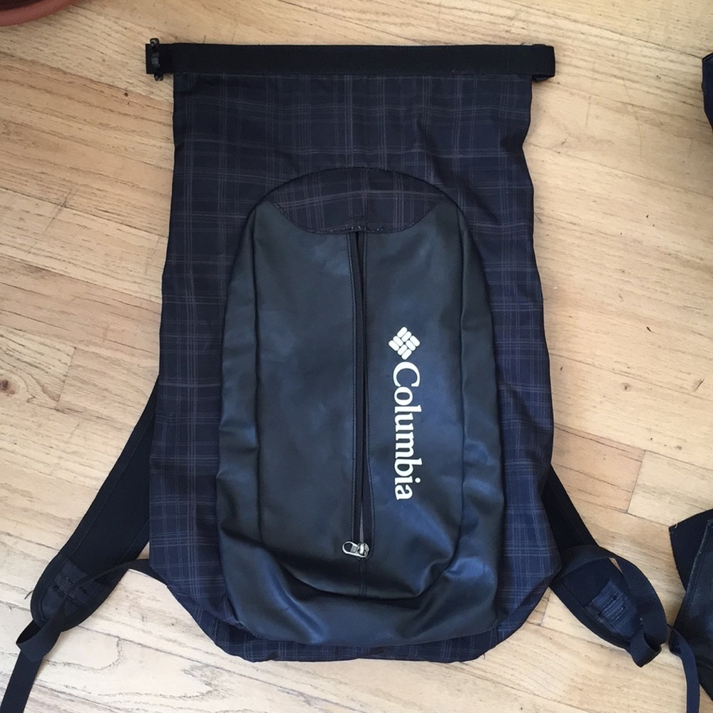 Columbia roll top plaid bucket backpack