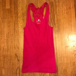 Pick tank top with lace detail in the back