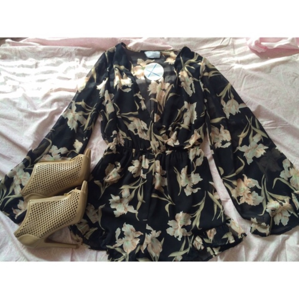 Floral romper 🧚🏼‍♀️