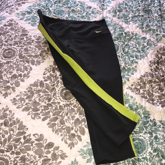 Nike capris - Picture 2 of 3