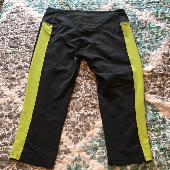 Nike capris - Picture 3 of 3