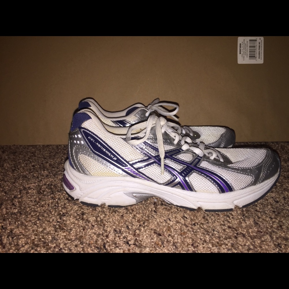 Running shoes