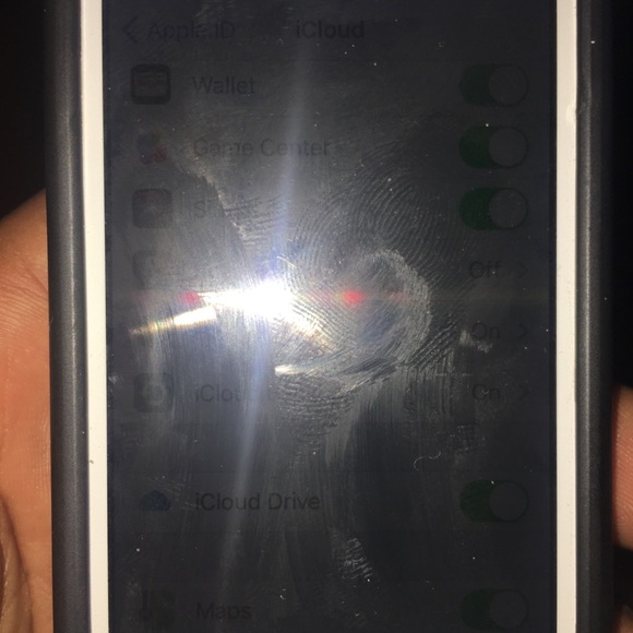 iPhone se unlocked 32 gb completely clean - Picture 5 of 5