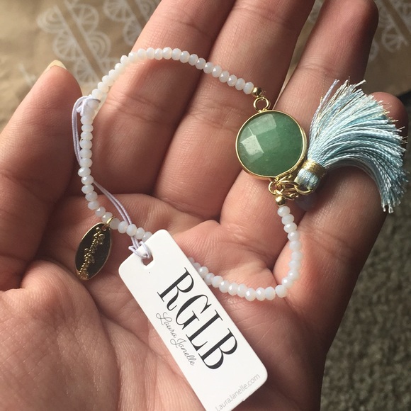 Gorgeous stretchy bracelet with tassel NWT - Picture 3 of 6