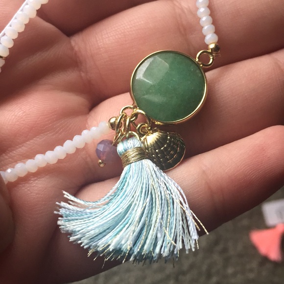 Gorgeous stretchy bracelet with tassel NWT - Picture 4 of 6