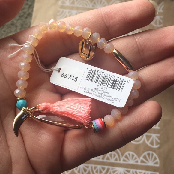 Gorgeous pink stretchy bracelet with tassel NWT - Picture 3 of 5