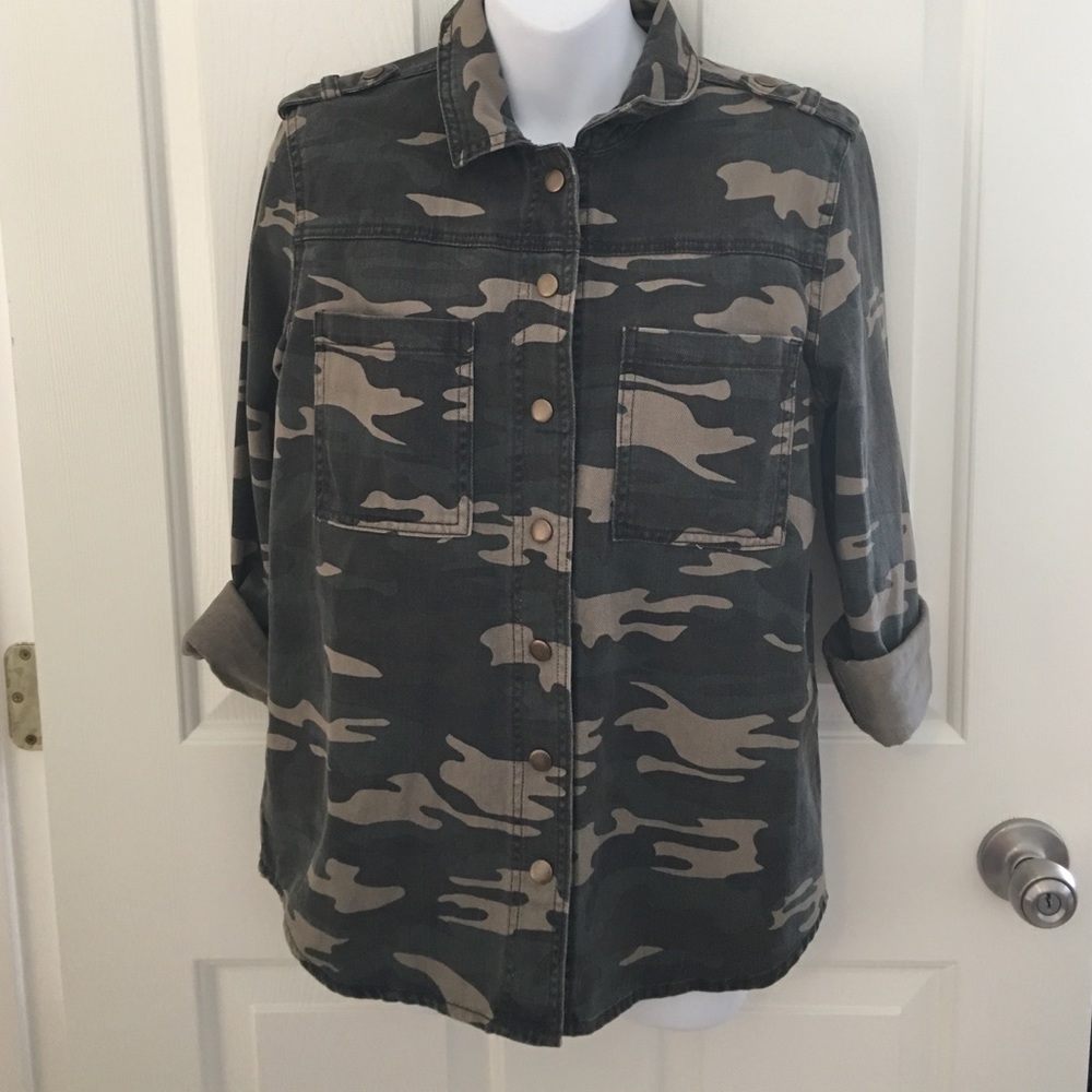 Forever 21 camouflage button down