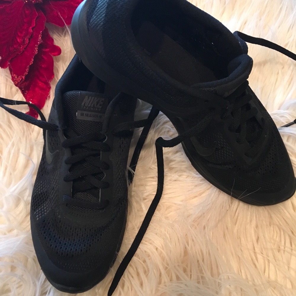 Nike shoes ALL BLK✔️