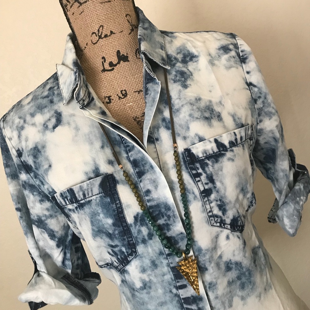 💙Lightweight Denim Button Down💙