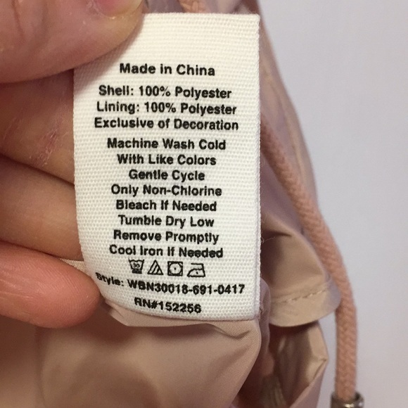 Stylish and Trendy raincoat - Picture 2 of 4