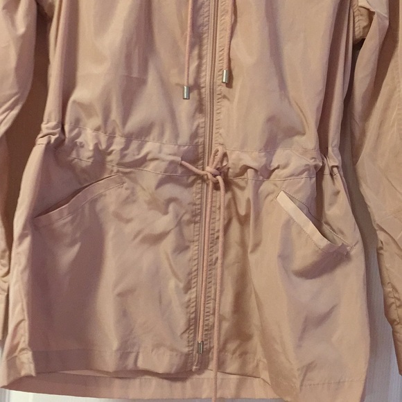 Stylish and Trendy raincoat - Picture 4 of 4