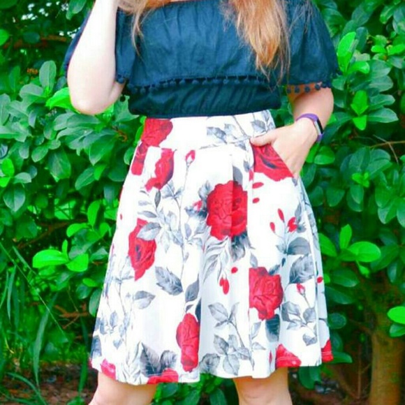 *LAST ONE* Red Rose High-Waisted Skirt - Picture 2 of 5