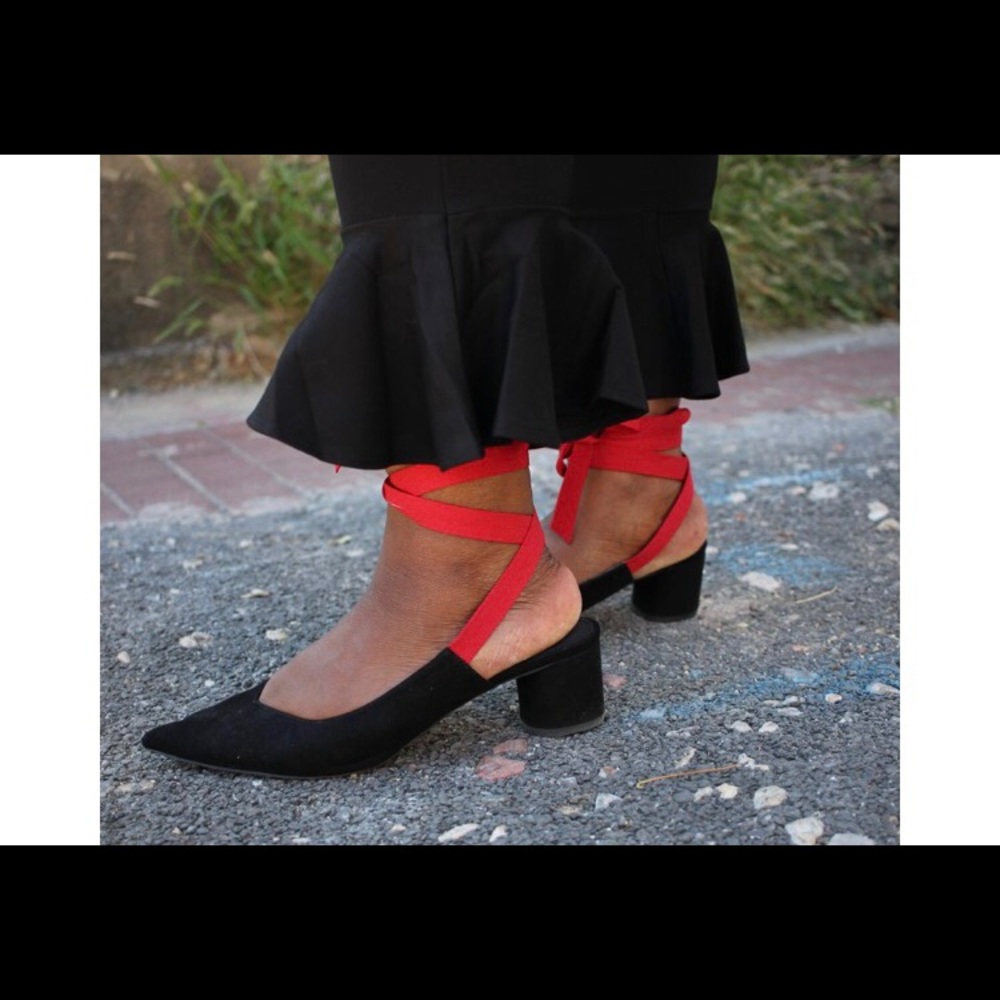 Heels with ribbon detail