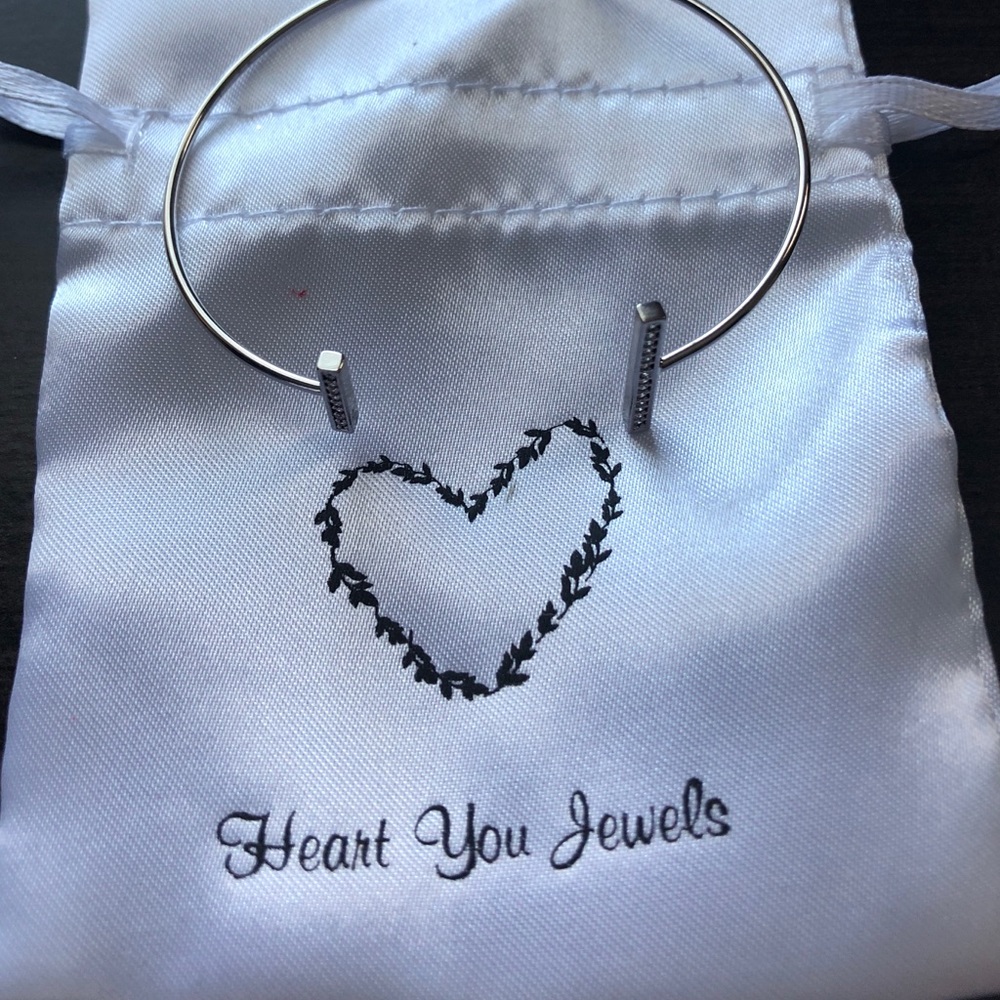 Dainty silver bangle