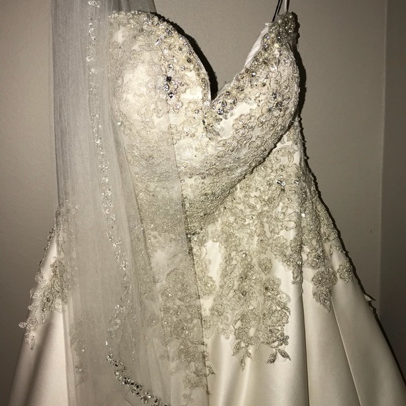 Mari Lee Wedding Dress - Picture 1 of 4