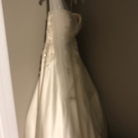 Mari Lee Wedding Dress - Picture 2 of 4