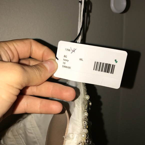 Mari Lee Wedding Dress - Picture 3 of 4