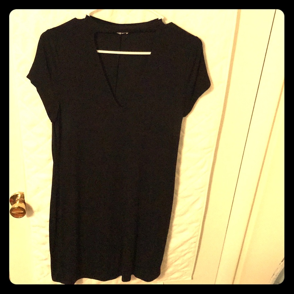 T-Shirt V-Neck Choker Dress