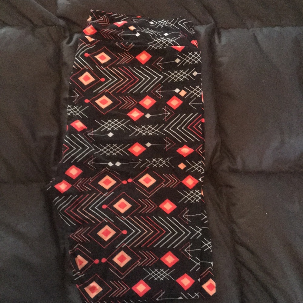 Arrows LuLaRoe leggings!