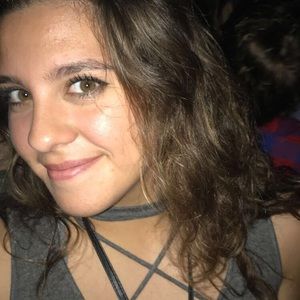 Meet your Posher, Caitlin