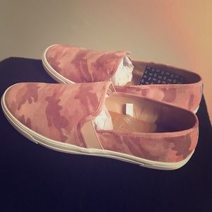New Dolce Vita Pink Camouflage Slip on Sneakers 11