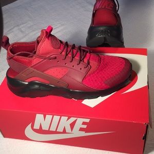 HUGE SALE!🎁NIKE AIR HUARACHE ULTRA🌊💥