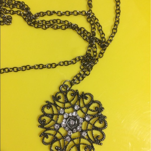 ☀️ Gunmetal Chain & Pendant w/ Crystals - Picture 2 of 4