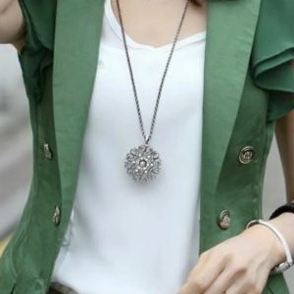 ☀️ Gunmetal Chain & Pendant w/ Crystals - Picture 3 of 4