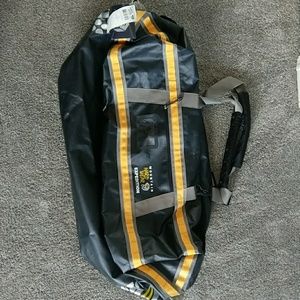 NWT mountain hardwear black long expedition duffel