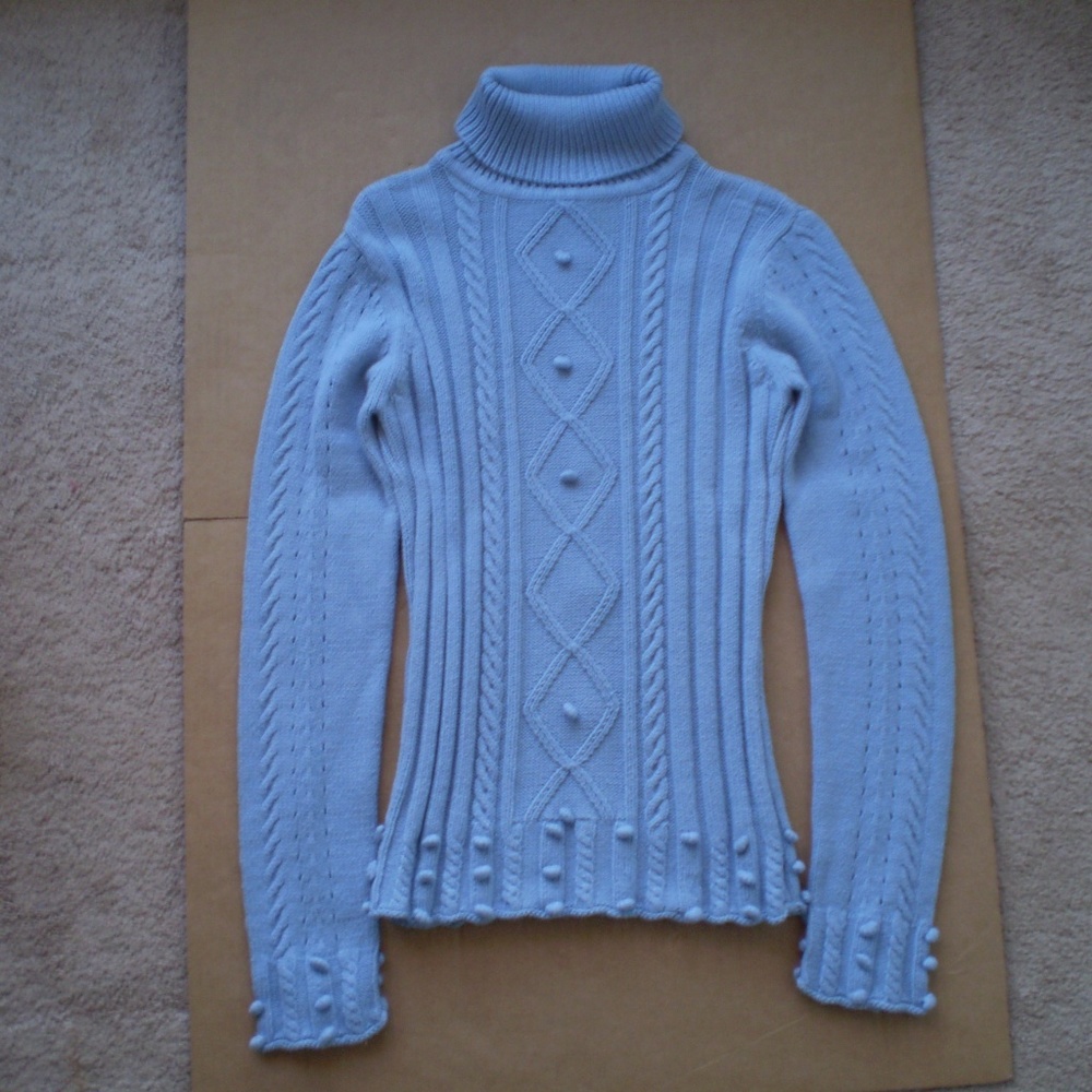 grayish-bluish knitted pullover
