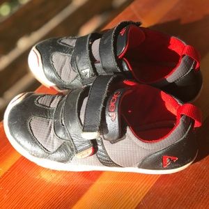 Plae Kids Shoe Size 13.5 Black and Red