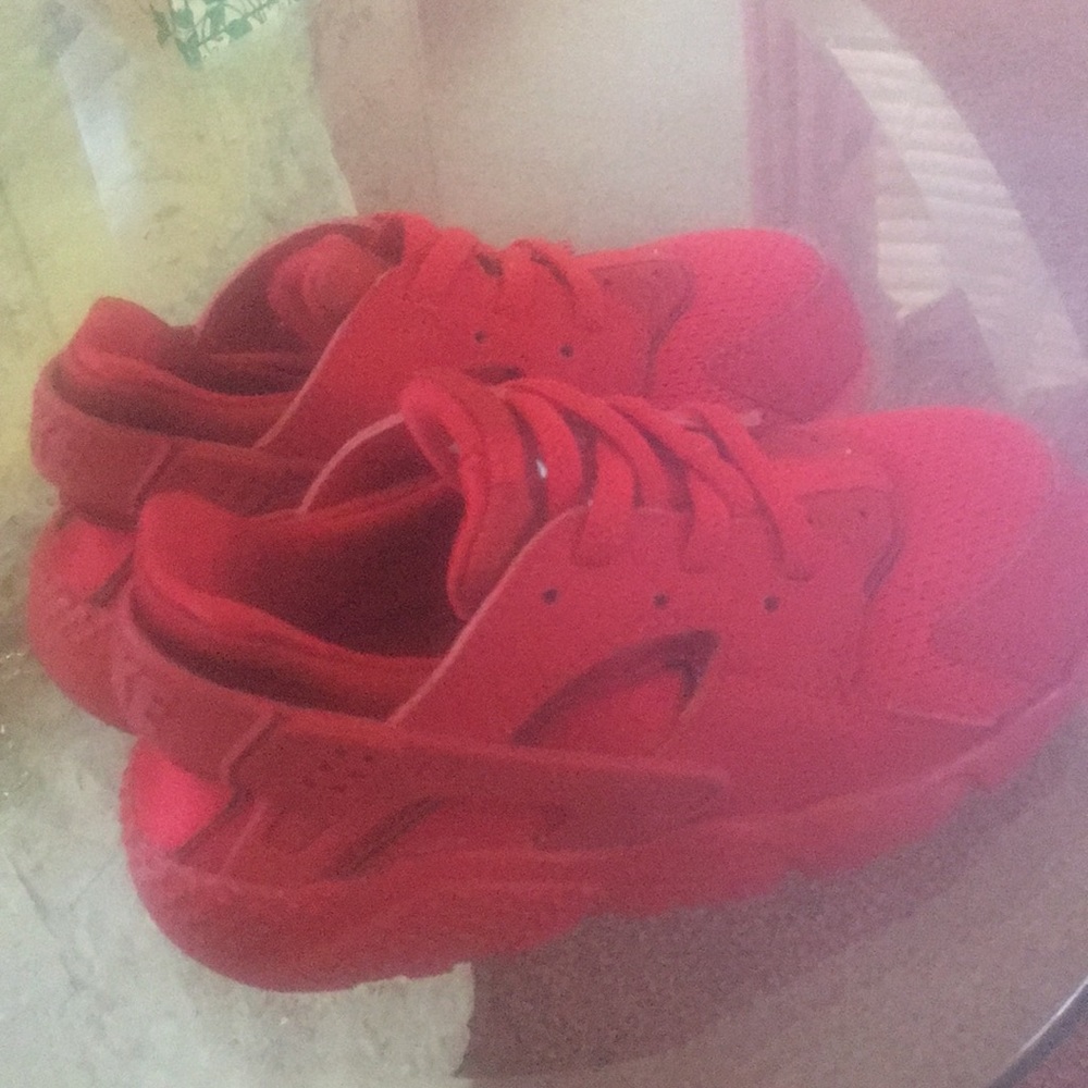 Red Huaraches size 9 toddler in great condition