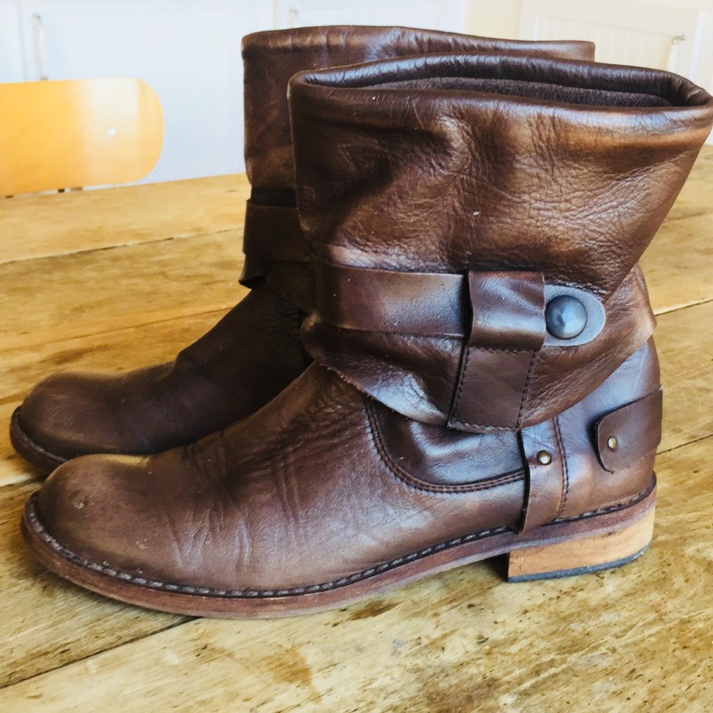 Italian dark brown pull on leather booties