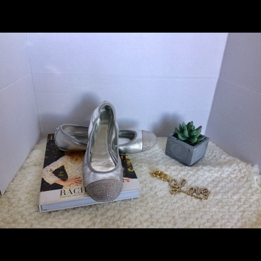 BCBG silver flats, sz 8B