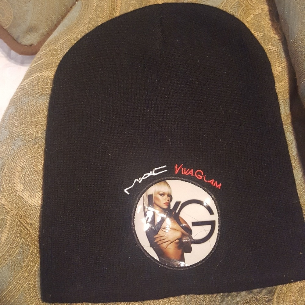 Mac Viva Glam Rhianna Beanie