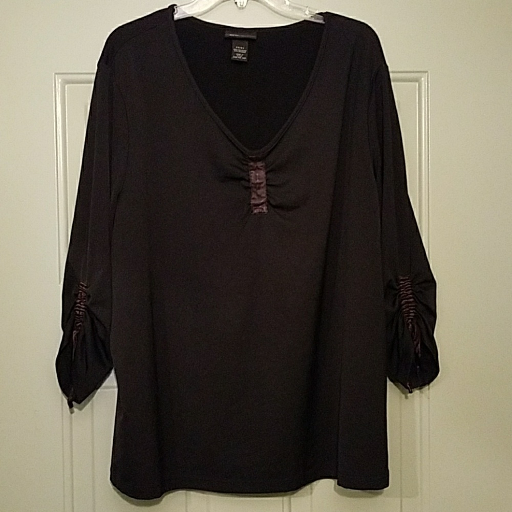 v neck cinched arm top