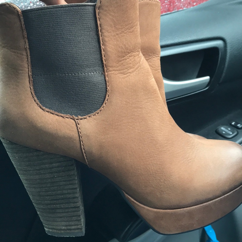 Steve Madden Ryddlle Platform Bootie size 7