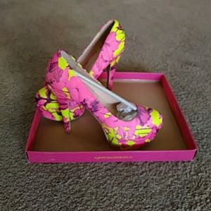 Platform heels size 6