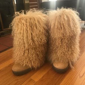 New Bearpaw Boetis Rare color furry boots size 7