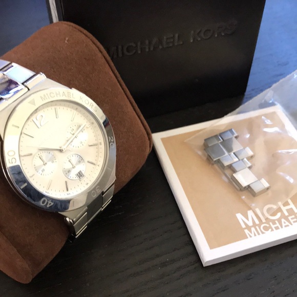 Michael Kors 5932 chronograph silver watch - Picture 4 of 6