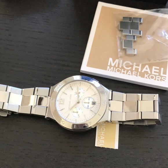 Michael Kors 5932 chronograph silver watch - Picture 6 of 6