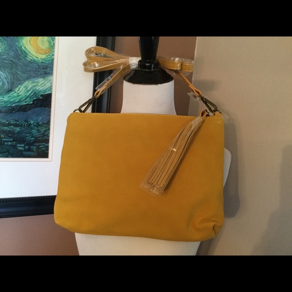 SALE 💕 GAP Tassel Cross Body Bag ! - Picture 2 of 3