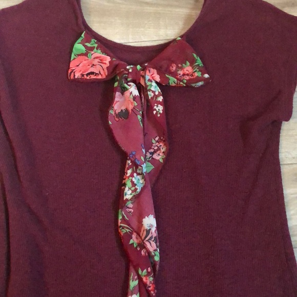 Sold LOVE J bow top - Picture 2 of 4