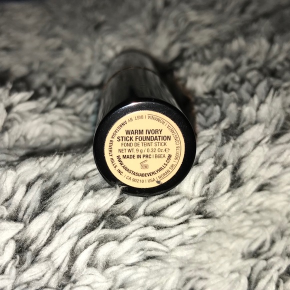 Anastasia Beverly Hills Foundation Stick - Picture 4 of 4