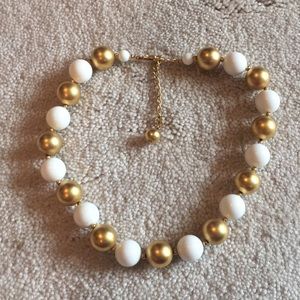 White and matte gold ball necklace